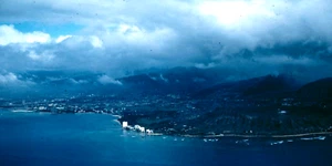 Vintage 1961 Hawaii Skyline from Air Kodachrome Print Photo  Palm Trees 8 X 10 - Picture 1 of 1