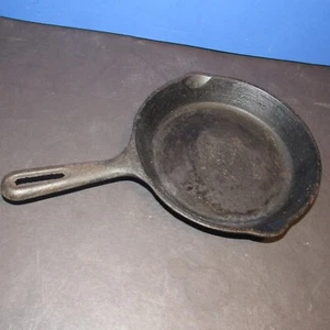 Vintage Mini 6 7/8 Cast Iron Skillet Pan Made In Taiwan - Imagen 1 de 5
