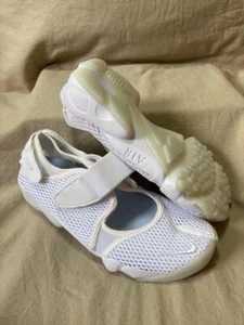 Size 12 - NIKE WMNS AIR RIFT BR WHITE/PURE PLATINUM 848386-100 2018 - Picture 1 of 7