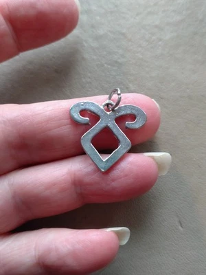 VINTAGE RETRO SILVER TONE SHADOW HUNTER RUNES ANGELIC POWER FOB CHARM PENDANT - Image 1 of 2