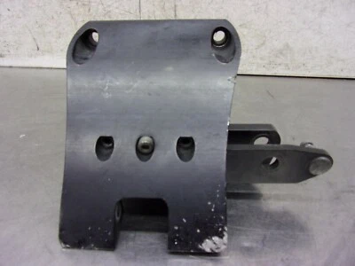 A VICTORY CROSS ROADS CUSTOM LE 2012 469 OEM SOPORTE DE MONTAJE DELANTERO CLAVIJA DERECHA Foto 1 de 4