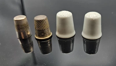 Lot de 4 dés à coudre anciens - Porcelaine et métal - Photo 1/3