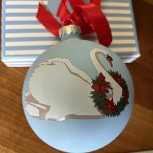 Newbridge Silverware SWAN WITH WREATH BAUBLE Ornament in Box Carleton Varney - Picture 1 of 10