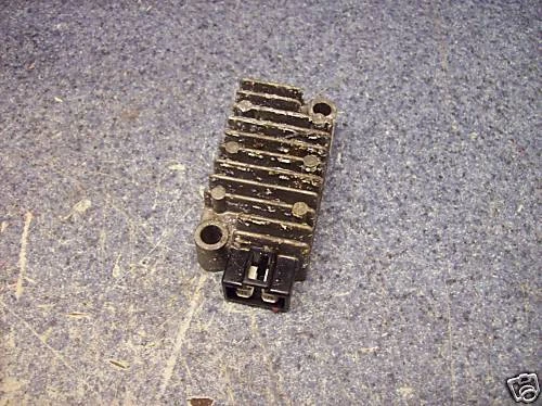 Regulador de voltaje Yamaha TT 225 OEM SH629A-12 #21B33M Foto 1 de 1