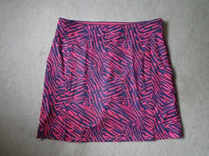 NUEVO CON ETIQUETAS Fairway & Greene FPS 50+ Golf Tenis Mujeres Estampado Falda Corta Talla 12 - Imagen 1 de 8