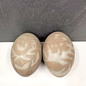 Two vintage hand carved Emu eggs - Kangaroo and Emu - Picture 1 of 7
