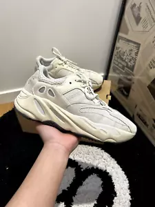US9.5 - Yeezy Boost 700 Analog / USED GREAT CONDITION ✅ FREE SHIPPING ✅ - Picture 1 of 12