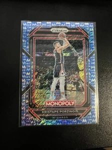 2022-23 Panini Prizm Monopoly Kristaps Porzingis #89 BLAUGELDSCHIMMER #10/10 - Bild 1 von 2