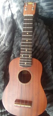 Rogue Ru12 Standard Soprano Ukulele Musical Instrument Four Strings Brown - Image 1 of 4