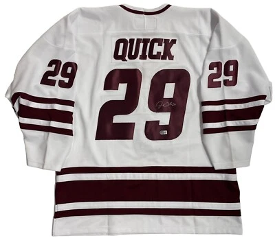 Camiseta JONATHAN QUICK ASSINADA UMASS MINUTEMEN RANGERS KINGS BECKETT CERTIFICADO DE AUTENTICIDADE - Imagem 1 de 4