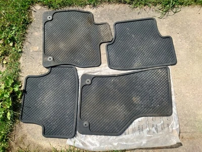 Juego de alfombrillas de goma originales Seat Leon 5F hatchback OEM Foto 1 de 2