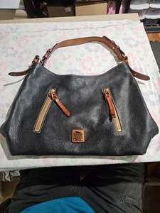 Sac à bandoulière Dooney & Bourke cuir grainé noir Cooper Hobo excellent état - Photo 1 sur 9