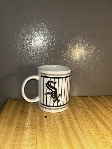 OFFICIAL VINTAGE MLB OLD SCHOOL PINSTRIPES CHICAGO WHITE SOX COFFEE CUP MUG Cover