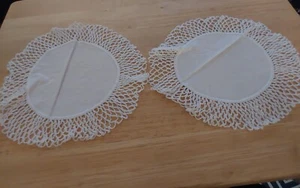 DOILIES BLANCOS DE COLECCIÓN 8 PULGADAS DE ANCHO 2 EXACTAMENTE IGUALES - Imagen 1 de 1