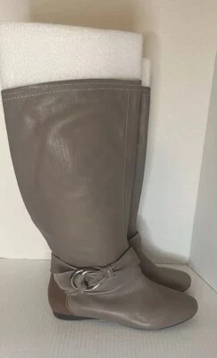 Botas B. Makowsky Taupe Neutro Cuero Suave Planas Nuevas Para Mujer Talla 8.5 Anchas Foto 1 de 4