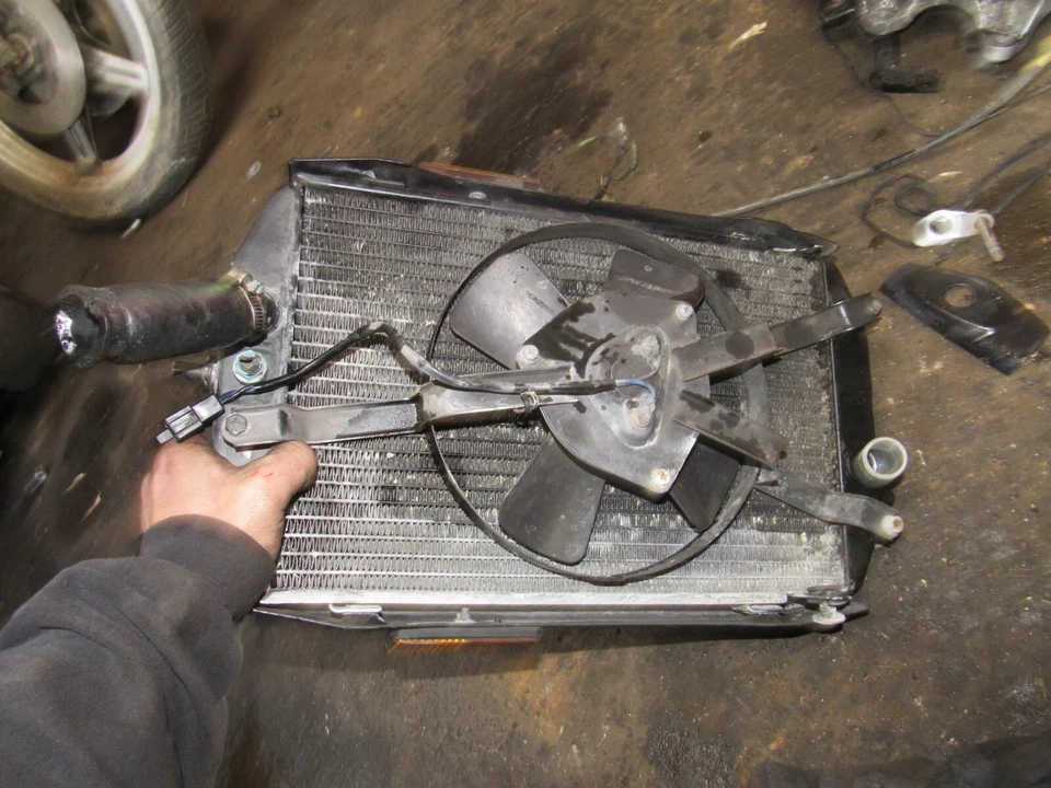 Yamaha XVZ1300 1999 Royal Star Tour Deluxe radiador con ventilador de refrigeración Foto 1 de 1