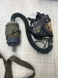 US CHEMICAL-BIOLOGICAL AIRCRAFT M24 Gasmask - Picture 1 of 5