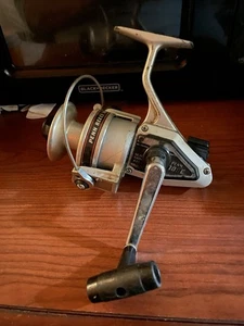 Penn 105C Spinning Fishing Reel Ball Bearing 4.1:1 Gear Ratio Vintage Japan-Read - Picture 1 of 5