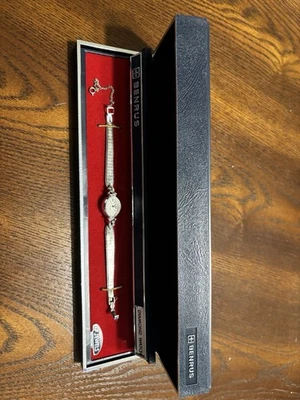Reloj Damas Benrus 17 Joyas Hecho en Suiza Diamante 10kt RPG Bisel y SS Trasero Funciona Foto 1 de 4
