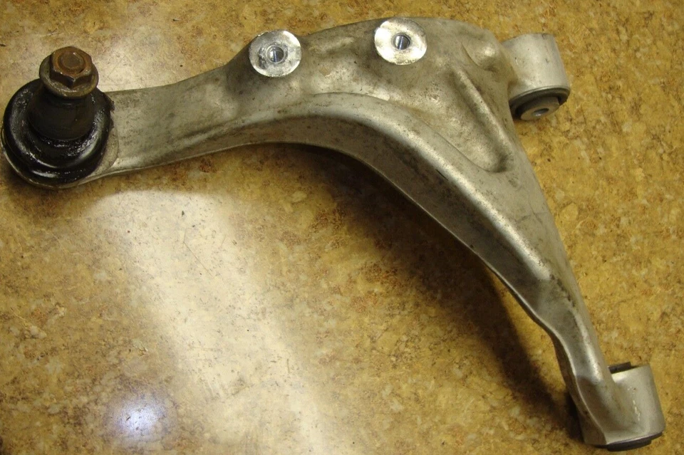 Nissan Altima 2.5S 2005 2.5 L S SL, trasero derecho, brazo de control, pasajero inferior 06 Foto 1 de 1