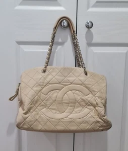 Chanel Authentic leather Bag - Picture 1 of 24