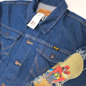 Wrangler Mens XL Blue Cowboy Cut Unlined Denim Trucker Jacket Yosemite Sam Print - Picture 1 of 6