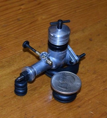 1954 Super Tigre G28 0.5cc Diesel model airplane engine .03 vintage motor Italy - Image 1 of 4