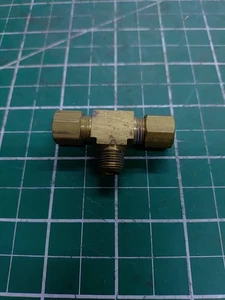 372-04-04-02 Brass 1/4" Compression Pipe Branch Tee Fitting x 1/8 Male NPT - Picture 1 of 1