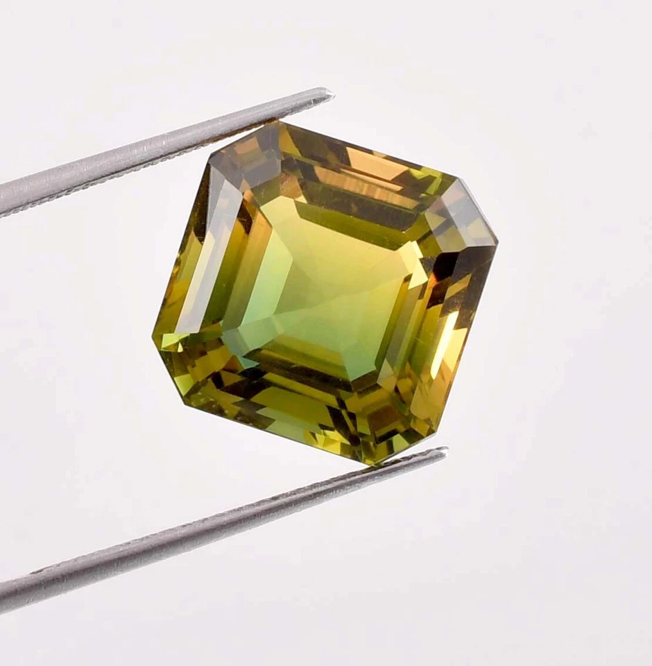 Сертифицированный натуральный двухцветный турмалин квадратной огранки 13 x 13 мм 11,80 карата - Изображение 1 из 4