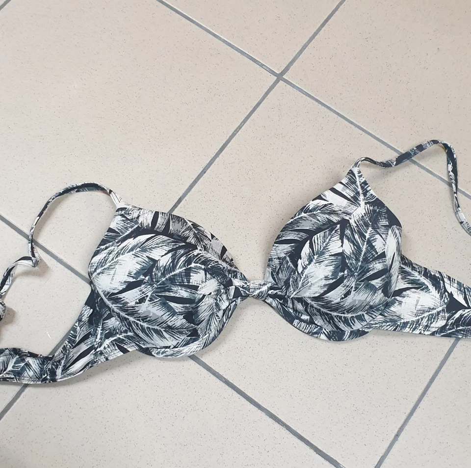 Bikini Oberteil schwarz/weiß Gr. 75 B gepflegt - Bild 1 von 1