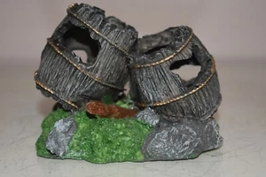 Aquarium Detailed Old Twin Wooden Barrel & Rocks 12 x 9 x 10 cms For All Fish - Picture 1 of 4