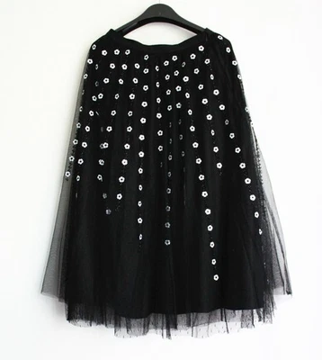 Falda roja de tul bordada floral Valentino, negra, talla S Foto 1 de 4