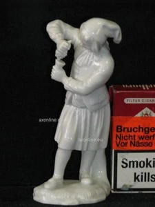 . Höchst Porzellan Figur Mädchen Frau presst Wein aus Traube, Weintraube - Picture 1 of 1