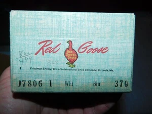 RARO VINTAGE-COLECCIONABLE~CAJA DE ZAPATOS GANSO ROJO CON ZAPATOS USADOS PARA NIÑOS~ZAPATOS DE MUÑECA? - Imagen 1 de 12