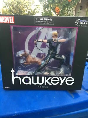 Marvel collectible Hawkeye with his dog (PVC Diorama)  (Free Shipping) - Imagem 1 de 3