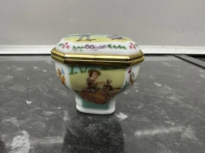 Delprado Trinket Pill Box No.42 - Image 1 of 3