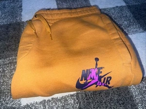 Pantalones deportivos Nike Air Jordan L Jumpman Classics de lana de trigo (BV6008-710) - Imagen 1 de 9