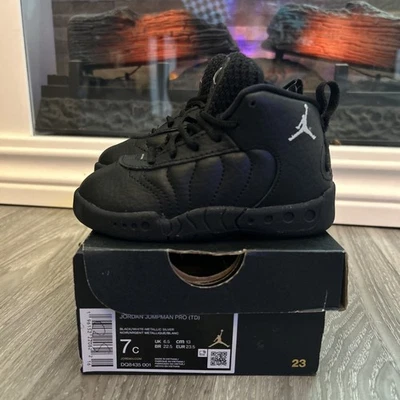 Jordan Jumpman Pro Zapatos para niños pequeños en el negro y plata metalizada 7C Foto 1 de 4