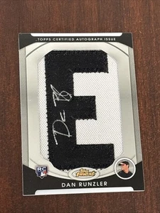 2010 Topps Finest /170 Dan Runzler (Letter E) #163 Rookie Auto RC Giants - Picture 1 of 2