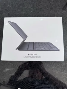 GENUINE APPLE IPAD PRO SMART KEYBOARD FOLIO - Picture 1 of 6