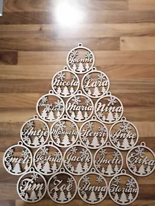 Geschenkanhänger Weihnachten personalisiert,Weihnachtskugel mit Namen, HolzKugel - Bild 1 von 20