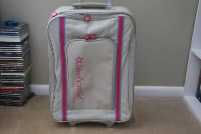 Maleta con ruedas tamaño completo para muñeca American Girl 24" de alto plateada y púrpura Foto 1 de 4