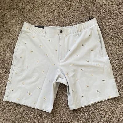 Pantalones cortos de golf Under Armour para hombre con estampado de aves grises 1377303 014 nuevos con etiquetas talla 34 Foto 1 de 4