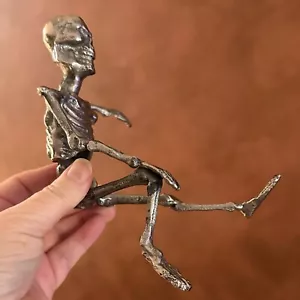 Silberfarbene Skelett Halloween Figur Statue 7,5" Ganzkörper Wohndeko - Bild 1 von 7