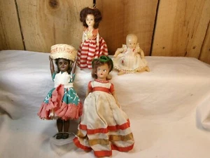 Konvolut 4 alte verschiedene Plastikpuppen - Bild 1 von 6