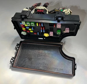 2011-2014 Jeep Patriot Compass Caliber Power Module TIPM Fuse Box P04692343AD - Picture 1 of 9
