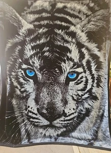 Tiger 2-Ply Heavy Homesmart Blanket 70" X 80" Blue Eyes - Picture 1 of 14