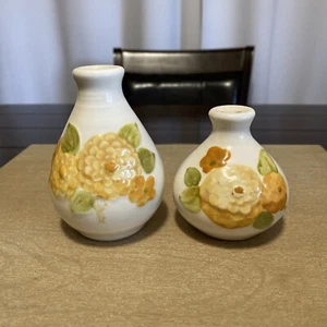 Vintage Metlox Poppytrail Sculptured Zinnia, Salt and Pepper Shakers - Picture 1 of 18