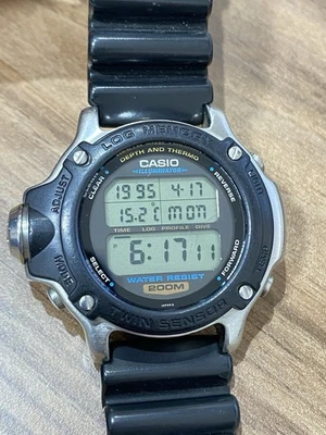 Vintage CASIO 1472 DEP-610  TWIN SENSOR DIVER DIGITAL WATCH 200M LOG MEMORY - image 1 of 4