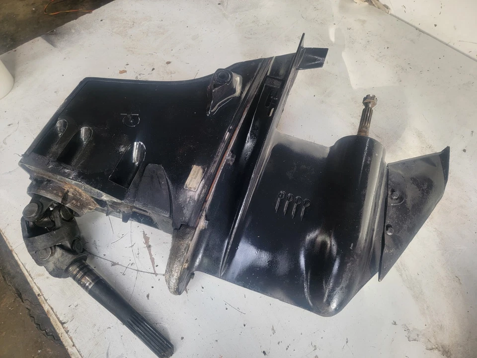 OMC  Cobra   2.3      Outdrive     1990  FRESH WATER - Image 1 of 4